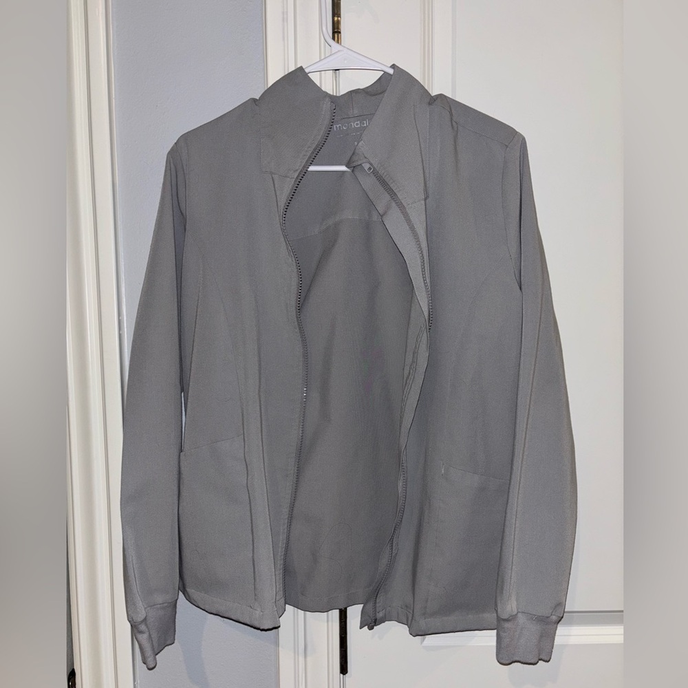 Mandala Scrub Jacket in Cloud